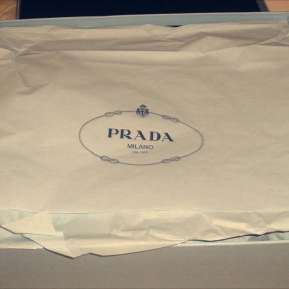 Prada - Picture 1 of 6